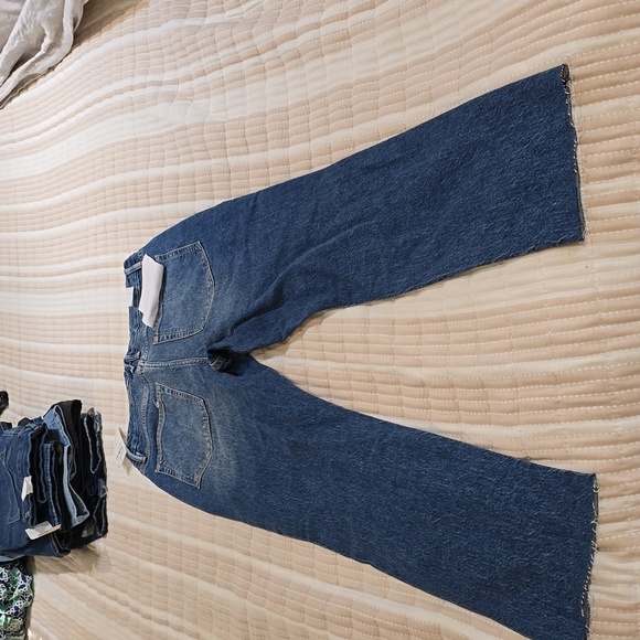 Good American Jeans - Picture 5 of 6